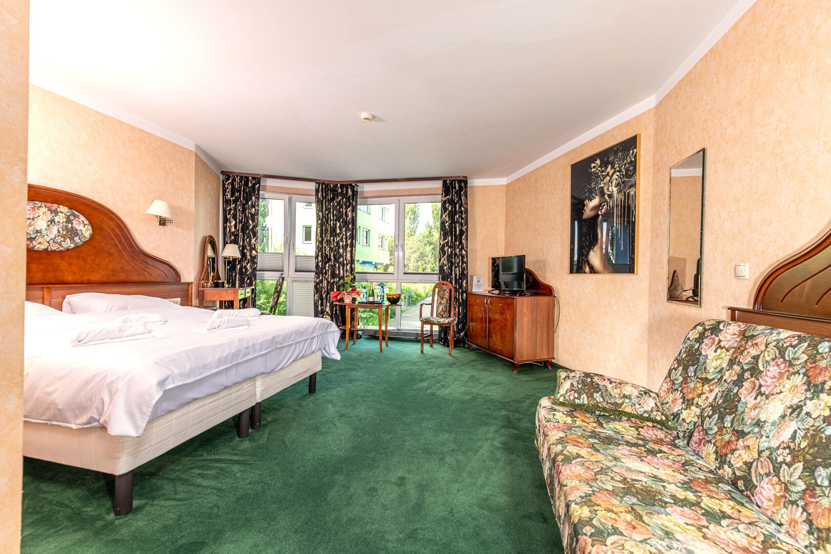 TRIPPIE HOME SPÓŁKA Z OGRANICZONĄ ODPOWIEDZIALNOŚCIĄ - 2